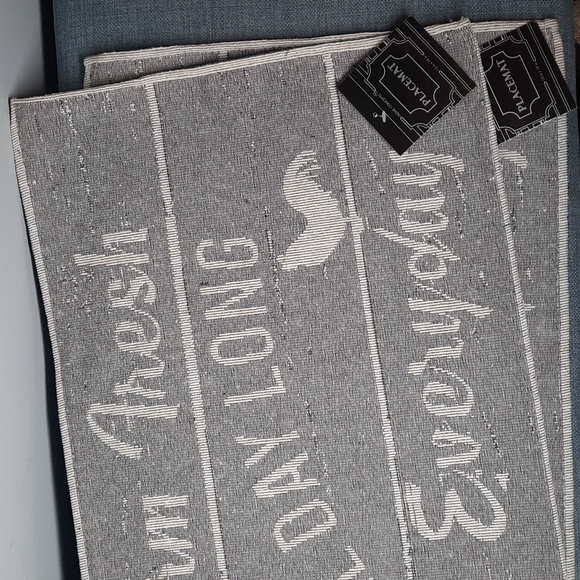 Set 2 Placemats Tablemat Gray White Rooster 13" x 19" Washable Farm Fresh Eggs - Picture 2 of 7